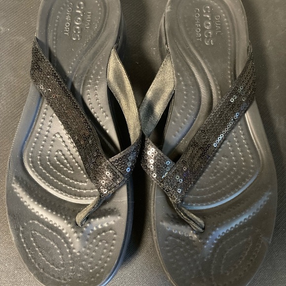 Crocs Women's Capri V Diamante Flip Flop Sandal, size 8, black, sequin - Picture 1 of 5